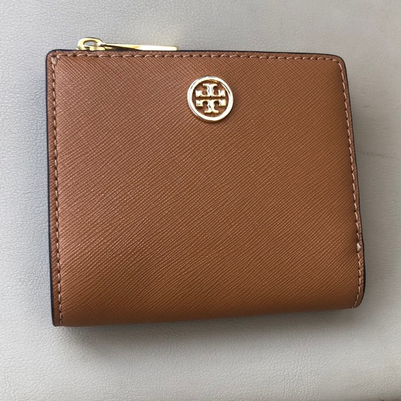Tory Burch Handbags - Tory Burch Robinson Mini Wallet In Tiger’s Eye New